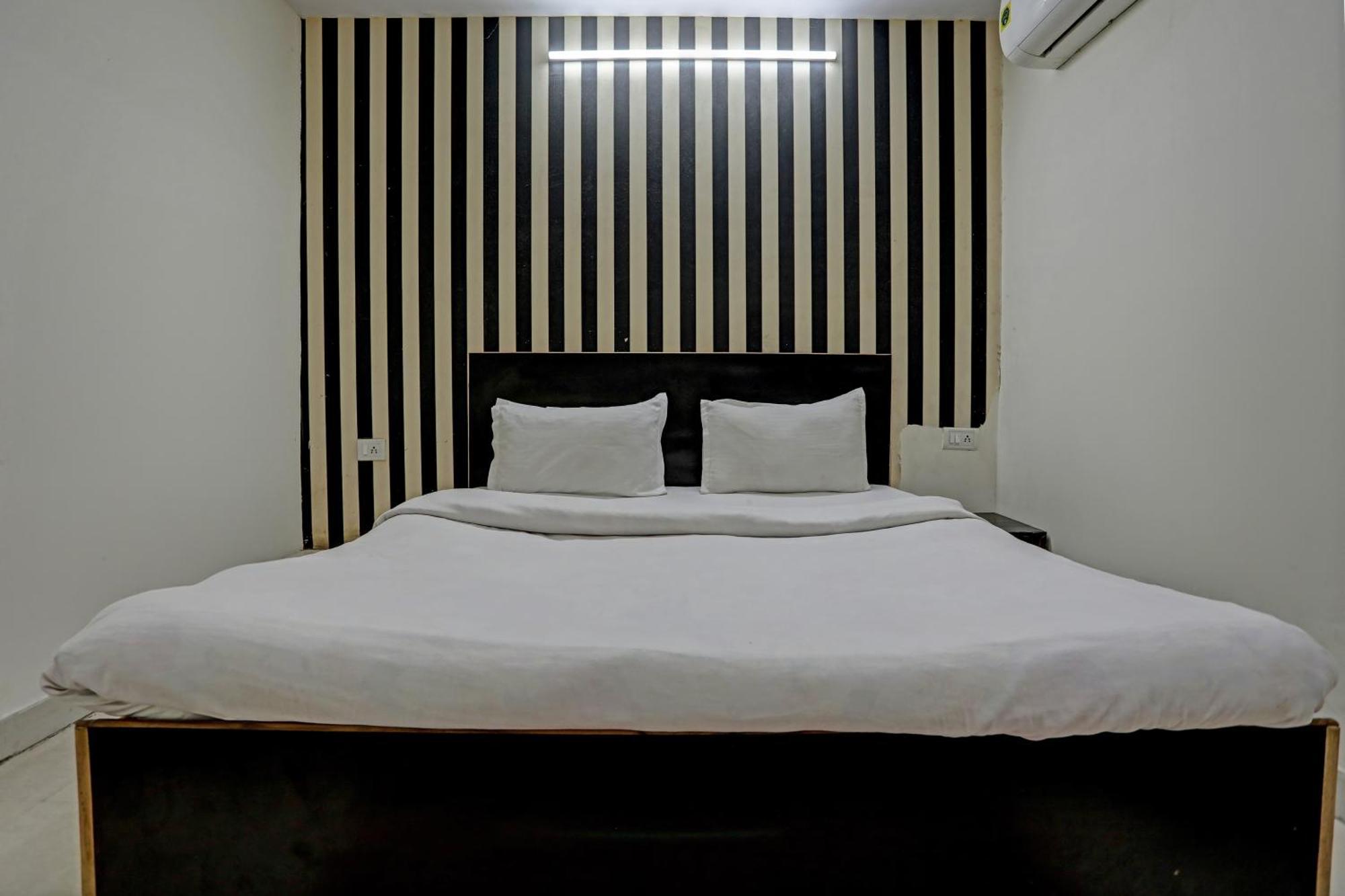 Hotel O Kanak Palace Yeni Delhi Dış mekan fotoğraf