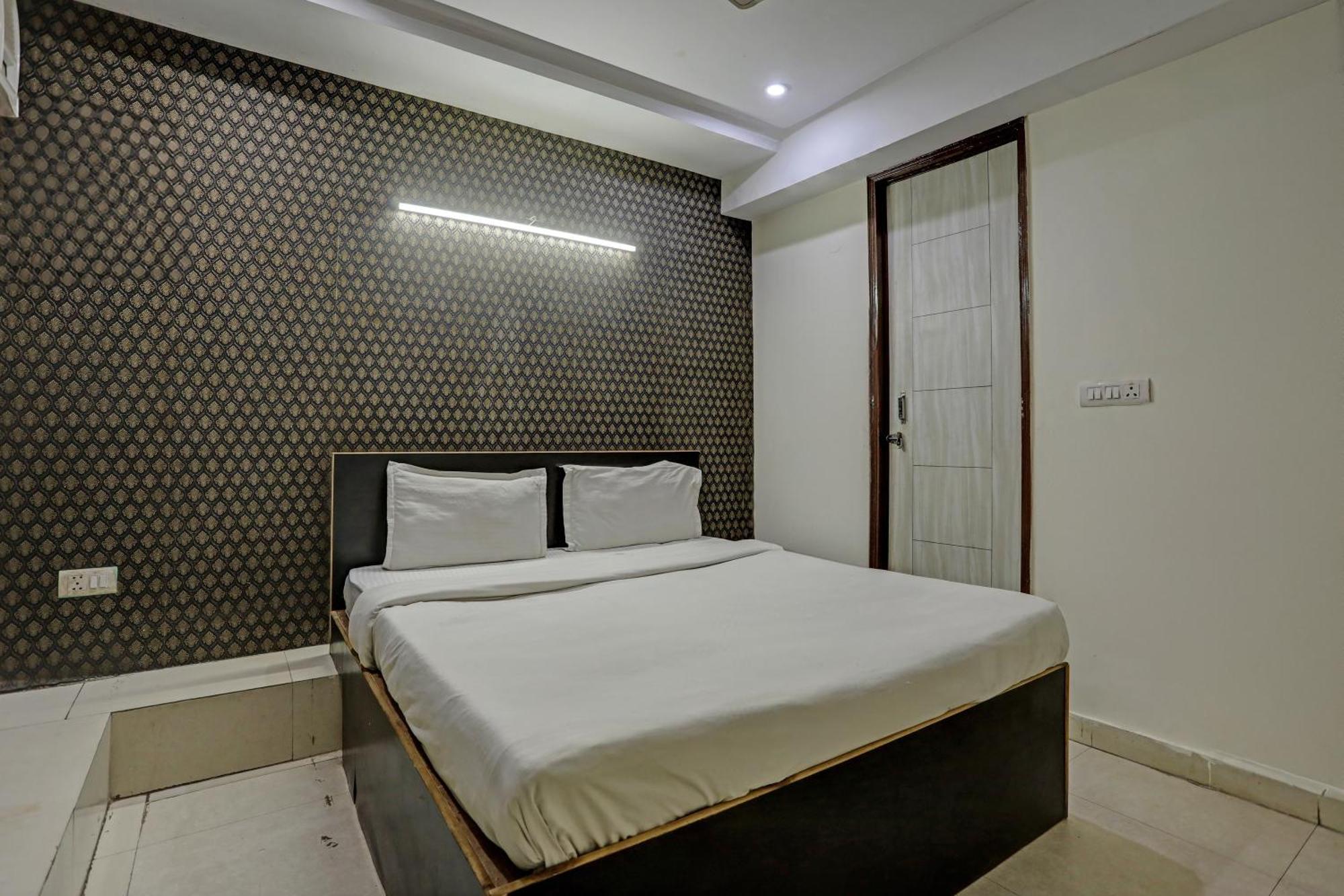 Hotel O Kanak Palace Yeni Delhi Dış mekan fotoğraf