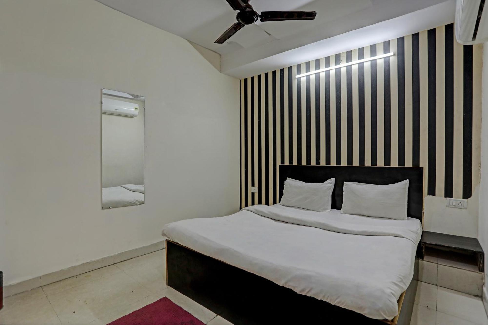 Hotel O Kanak Palace Yeni Delhi Dış mekan fotoğraf