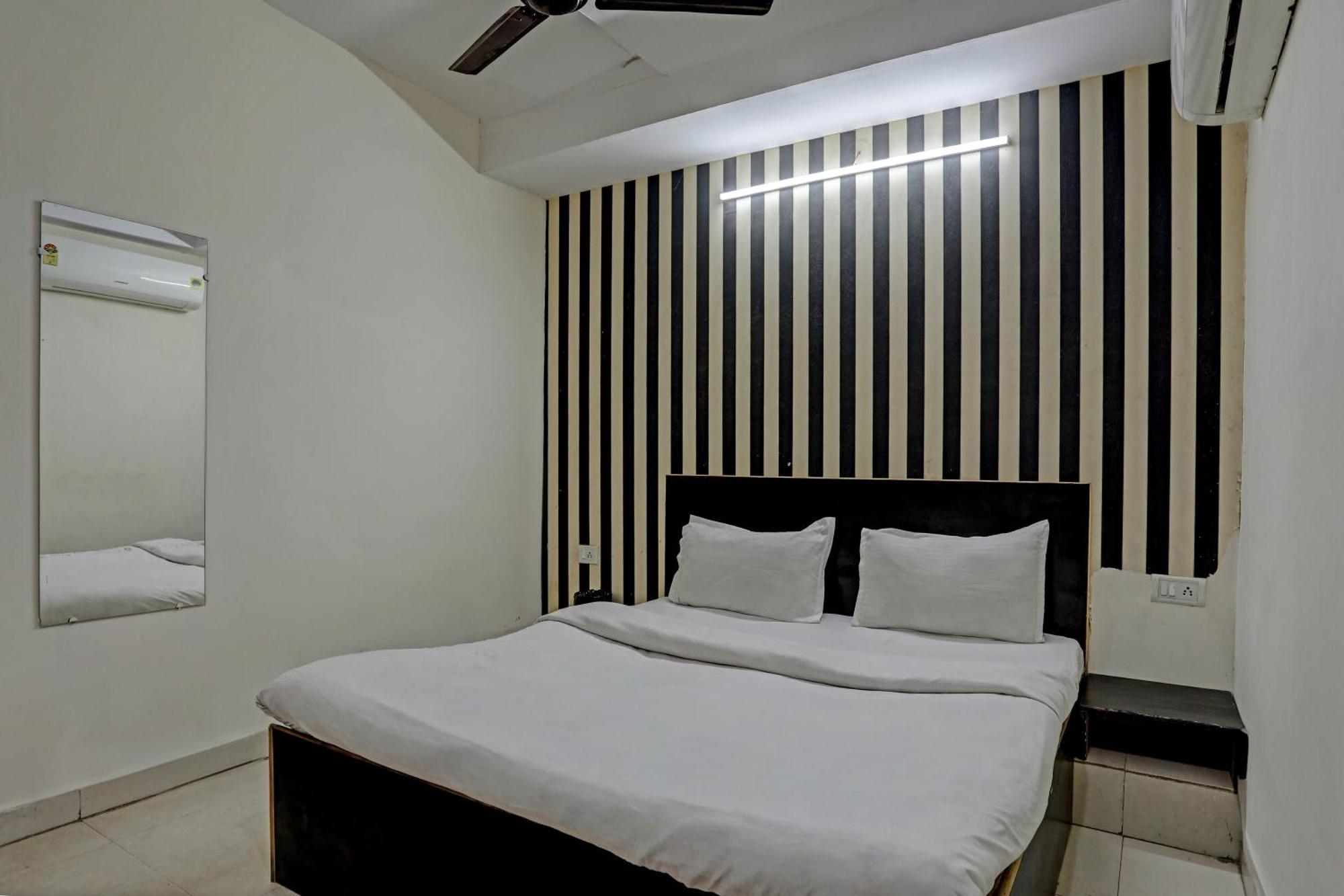 Hotel O Kanak Palace Yeni Delhi Dış mekan fotoğraf