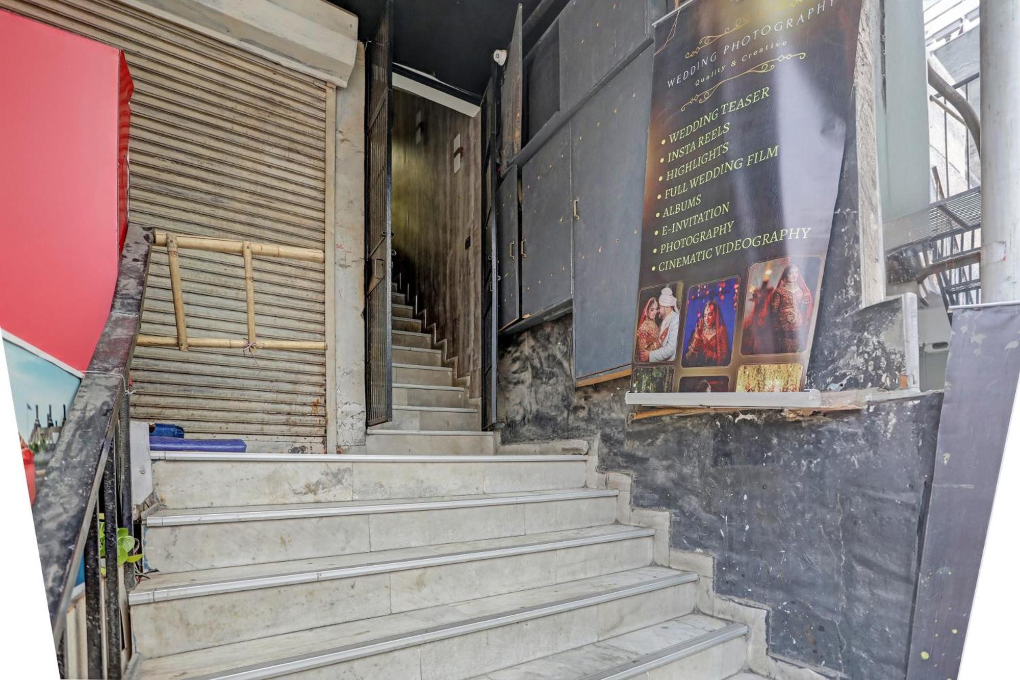 Hotel O Kanak Palace Yeni Delhi Dış mekan fotoğraf